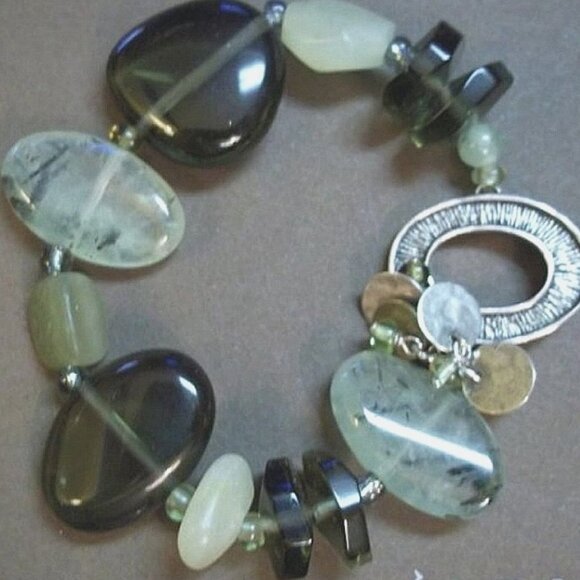 Vintage Design! Beautiful Stretch Bracelet by Silpada - Picture 1 of 2